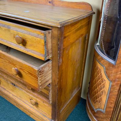 Lot 517 | Pine Chest of Drawers