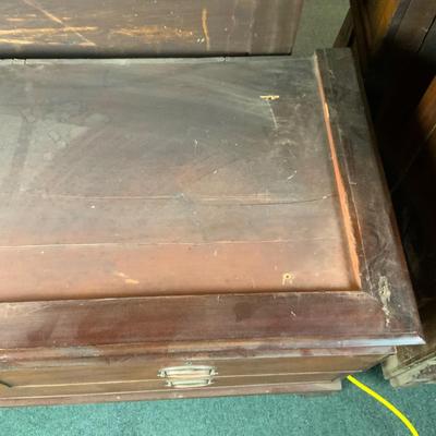 Lot 518 | Wardrobe Base