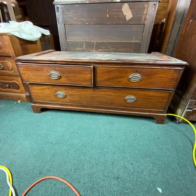 Lot 518 | Wardrobe Base