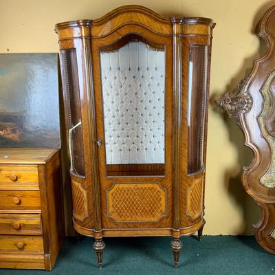 Lot 520 | Louis XVI Vitrine Cabinet