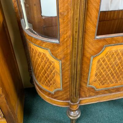 Lot 520 | Louis XVI Vitrine Cabinet