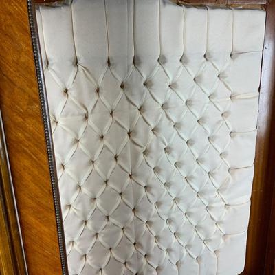 Lot 520 | Louis XVI Vitrine Cabinet