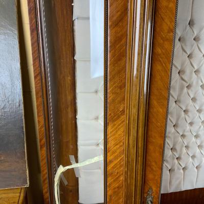 Lot 520 | Louis XVI Vitrine Cabinet
