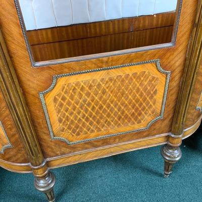 Lot 520 | Louis XVI Vitrine Cabinet