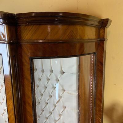 Lot 520 | Louis XVI Vitrine Cabinet