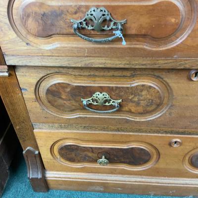 Lot 521 | Three-Drawer Commode