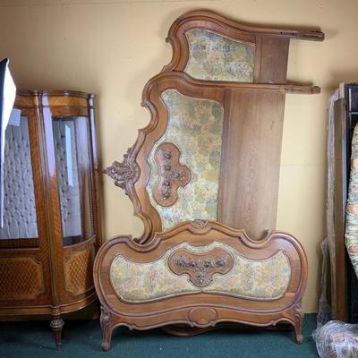 Lot 522 | Carved Upholstered Victorian Bed