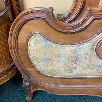 Lot 522 | Carved Upholstered Victorian Bed