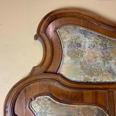 Lot 522 | Carved Upholstered Victorian Bed