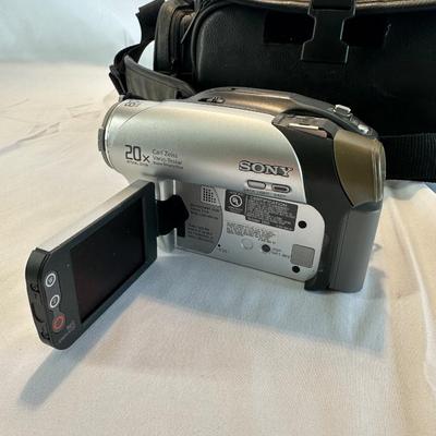 SONY HANDY CAM WITH CASE