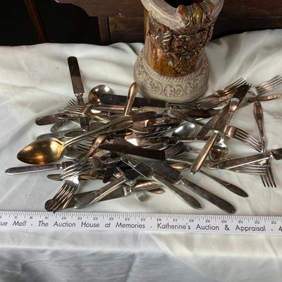 Lot 253 | Flatware | Wine Chiller