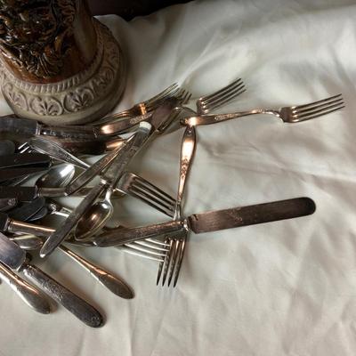 Lot 253 | Flatware | Wine Chiller