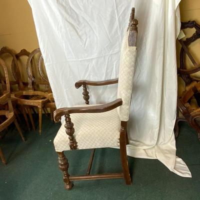 Lot 531 | Substantial Kingâ€™s Chair