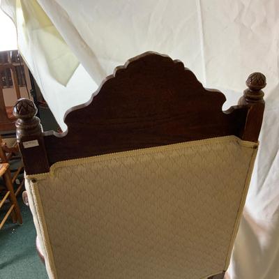 Lot 531 | Substantial Kingâ€™s Chair