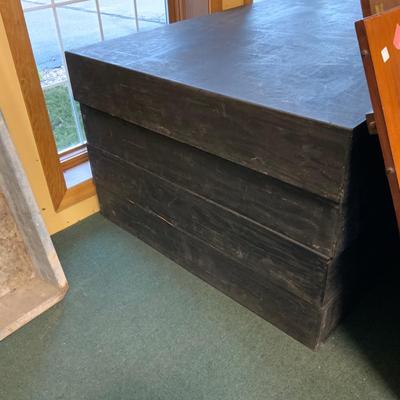 Lot 541 | 4 Stage Risers