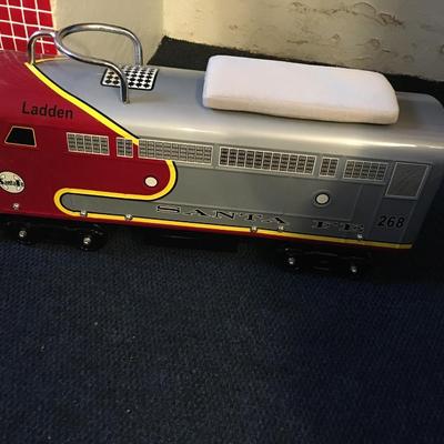 Ladden Santa Fe ride on train