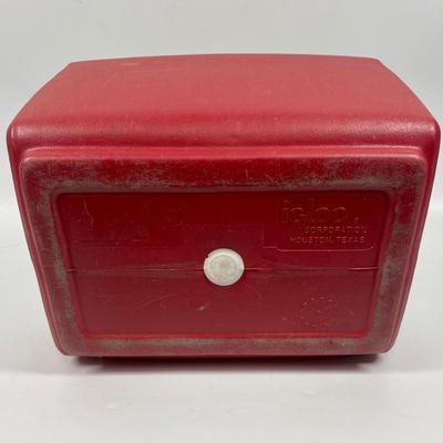 Red & White Igloo Playmate Push Button Tilt Lid