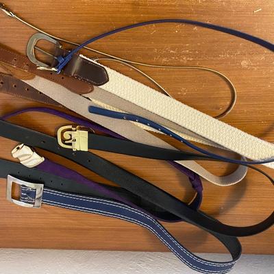 Lot of vintage hats and belts