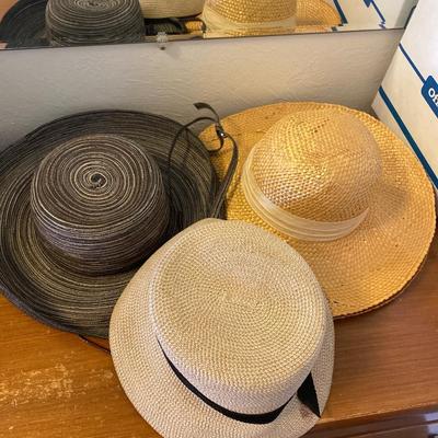 Lot of vintage hats and belts