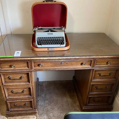 Vintage desk w Facit typewriter