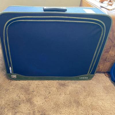 Lot of vintage suitcases