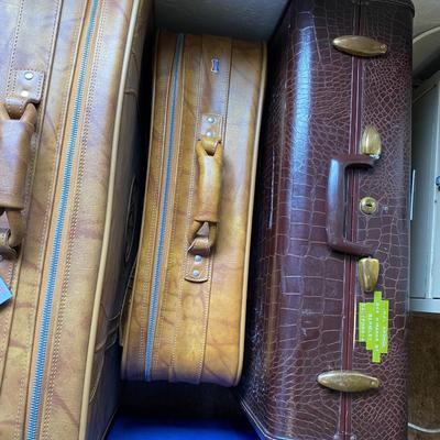 Lot of vintage suitcases
