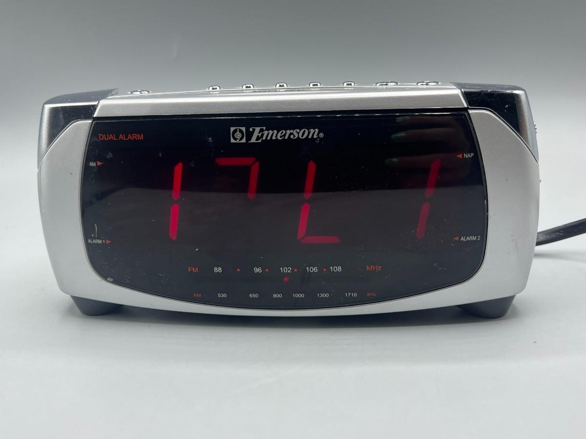 Emerson Large Display AM/FM Clock Radio Dual Alarms Nap Timer