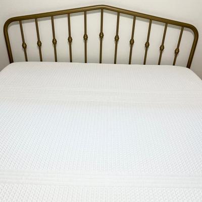 DORAL HOME PRODUCTS ~ Gold Metal Queen Size Bed ~ NORA ~ Queen Size Mattress
