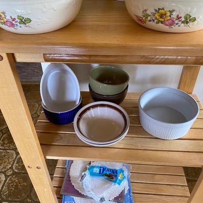 Kitchen cart w vintage household items Pyrex