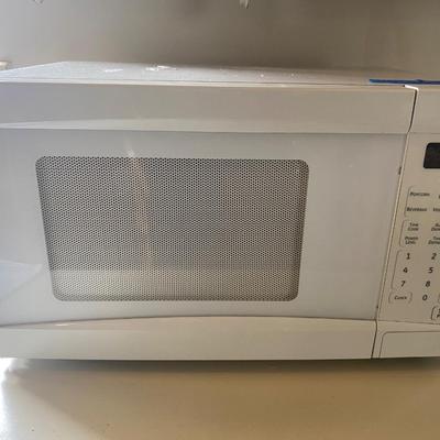 Assorted kitchen appliances vintage blender