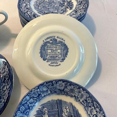 21 Piece China Set â€œBlue Willowâ€