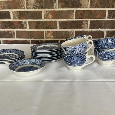 21 Piece China Set â€œBlue Willowâ€