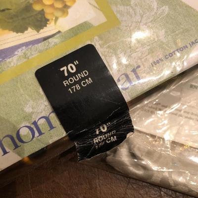 ***HUGE LOT of Table Cloths  & More- Many New in Pkg. Williams-Sonoma, Ralph Lauren & More -Lot 299