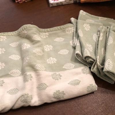 ***HUGE LOT of Table Cloths  & More- Many New in Pkg. Williams-Sonoma, Ralph Lauren & More -Lot 299