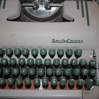 Vintage Manual Smith-Corona Typewriter in case