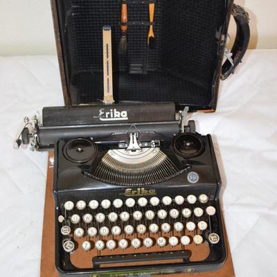 Erika Manual Typewriter in Case