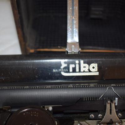 Erika Manual Typewriter in Case