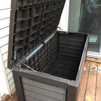Keter Resin Outdoor Deck Box 165 Gallon -Lot 409