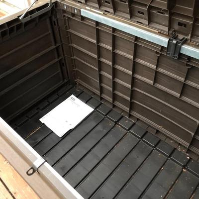 Keter Resin Outdoor Deck Box 165 Gallon -Lot 409
