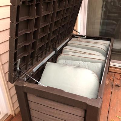 Keter Resin Outdoor Deck Box 165 Gallon -Lot 409