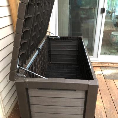 Keter Resin Outdoor Deck Box 165 Gallon -Lot 409