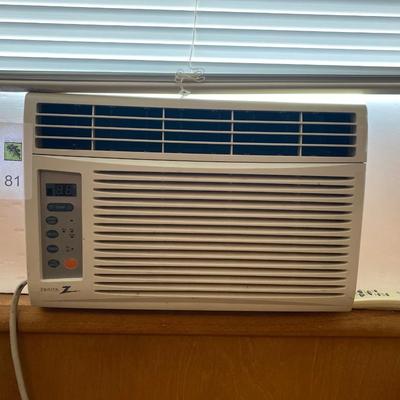 Working Zenith wall air conditioning unit