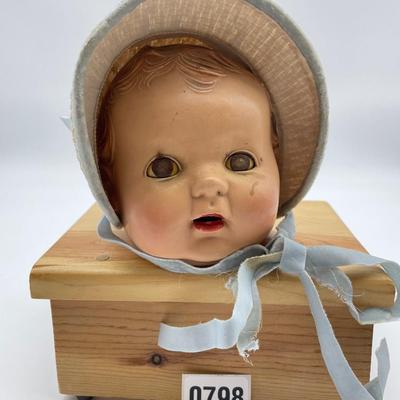 Baby head and bonnet