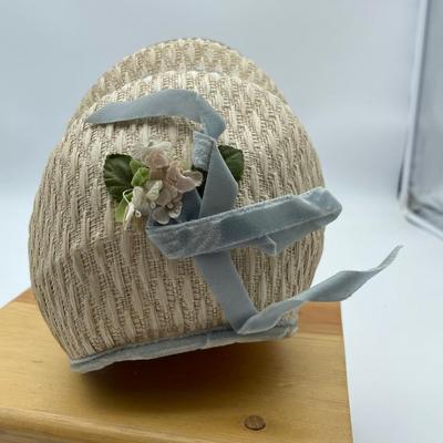 Baby head and bonnet