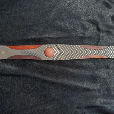 Unique Knife with matching Sheath