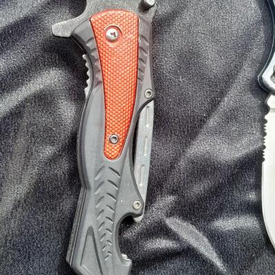 Two folding Pocket knives, Broken Horn Saddlery & Rtek Knife