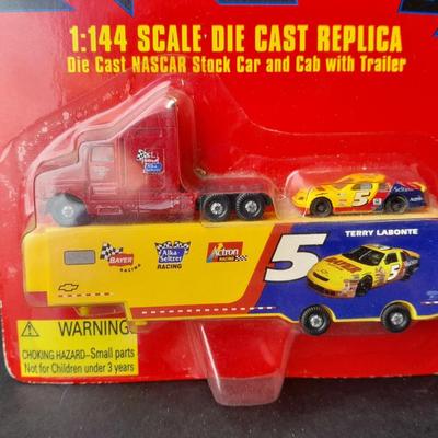 New Racing Champions 1:144 Scale die Cast replica Stock car with Cab with Trailer TERRY LABONTE