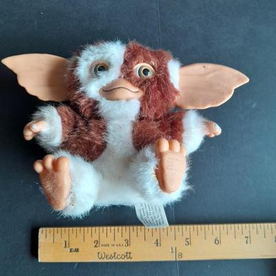 6" TM & Warner bros. (S05) NECA Gizmo Plush with plastic ears, hands & feet