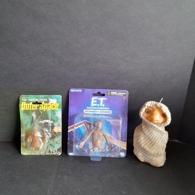 E.T. The Extra Terrestrial The visitor from Outerspace Bendable figure, Keychain, and Unique candle