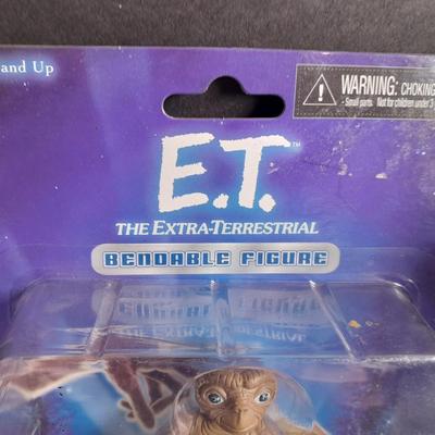E.T. The Extra Terrestrial The visitor from Outerspace Bendable figure, Keychain, and Unique candle